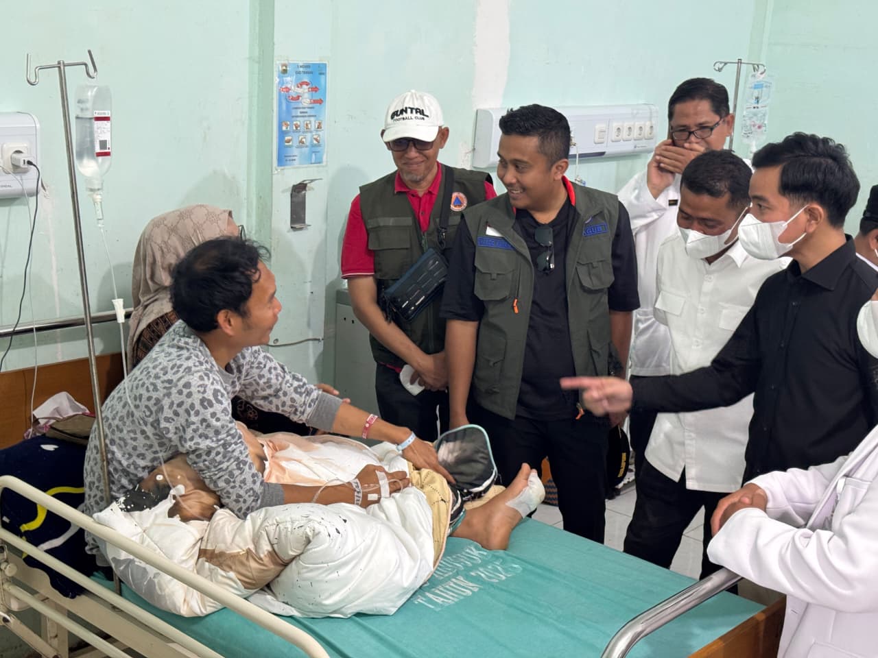 wapres-minta-nakes-rsud-arosuka-solok-tangani-korban-bencana-hingga-pulih-dan-antisipasi-penyakit-pascabencana wapres-minta-nakes-rsud-arosuka-solok-tangani-korban-bencana-hingga-pulih-dan-antisipasi-penyakit-pascabencana