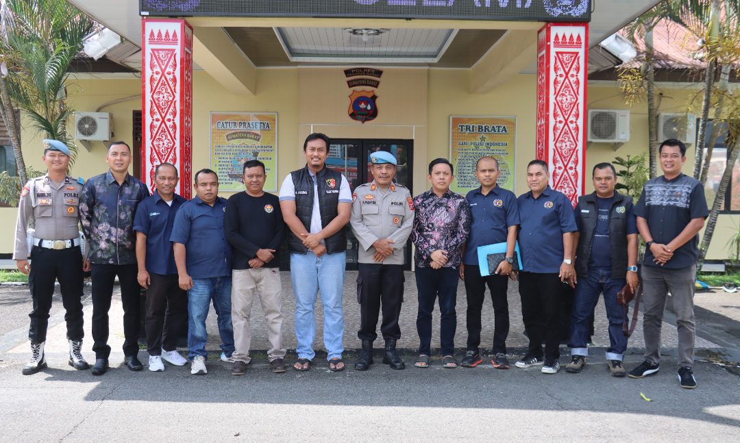 satreskrim-pasaman-barat-silaturahmi-dengan-pwi,-bangun-kemitraan-strategis-untuk-informasi-publik-yang-akurat satreskrim-pasaman-barat-silaturahmi-dengan-pwi,-bangun-kemitraan-strategis-untuk-informasi-publik-yang-akurat