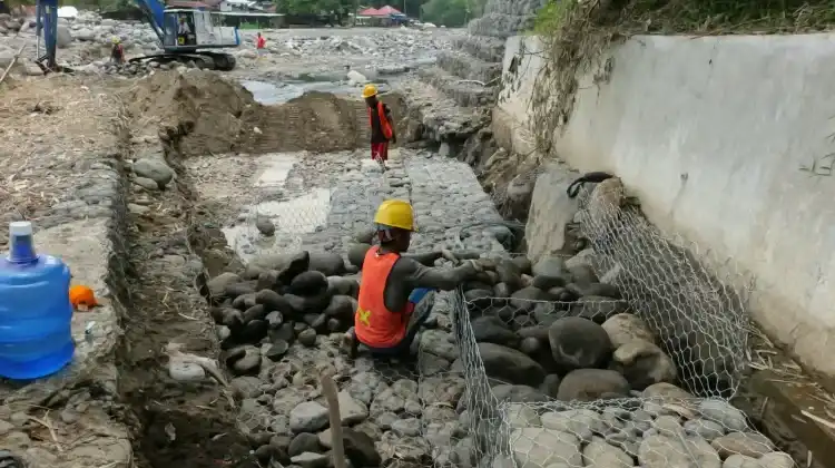 pemko-padang-percepat-perbaikan-irigasi-dan-drainase pemko-padang-percepat-perbaikan-irigasi-dan-drainase