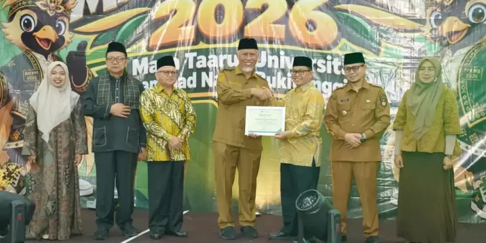 gubernur-mahyeldi-ajak-mahasiswa-umn-bukittinggi-warisi-nilai-perjuangan-mohammad-natsir