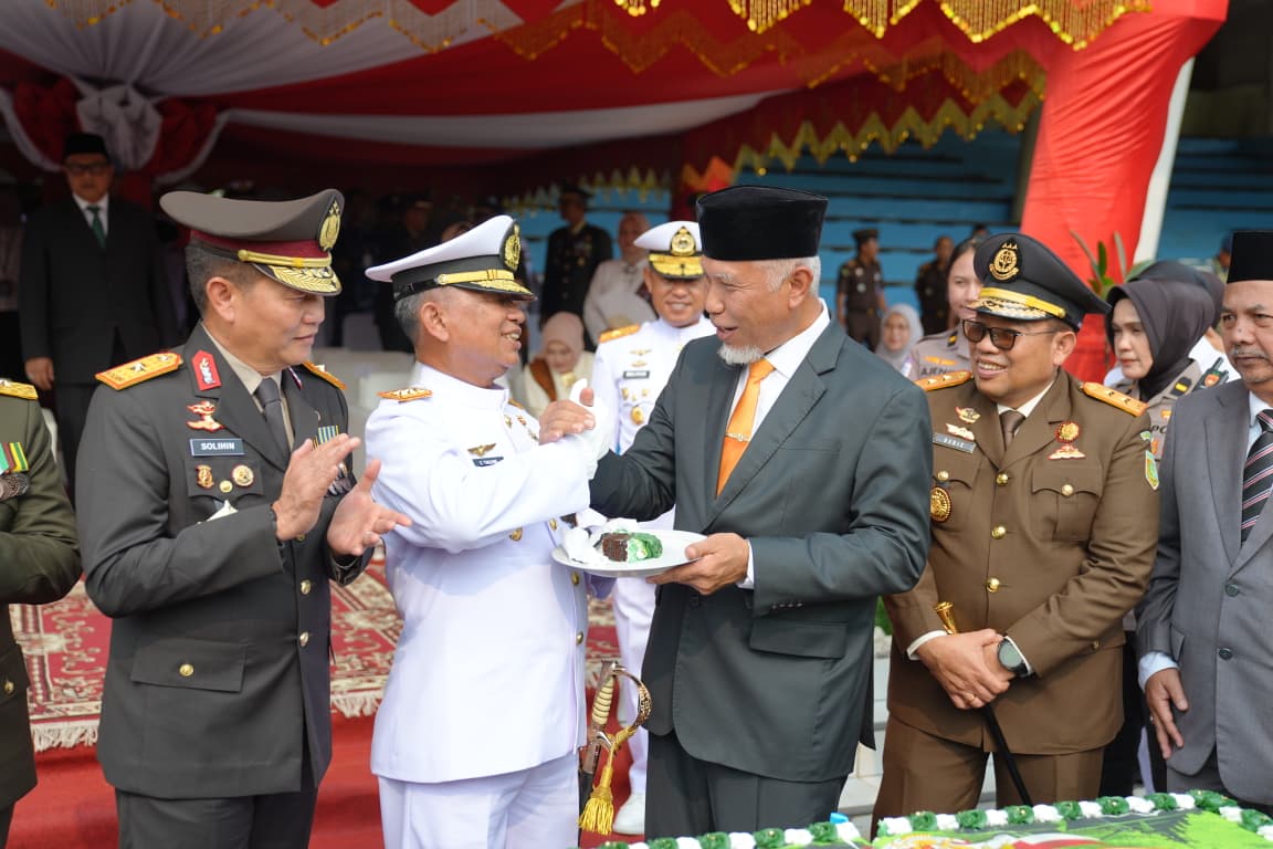 gubernur-mahyeldi-puji-kinerja-tni-yang-selalu-hadir-di-tengah-masyarakat-saat-dibutuhkan gubernur-mahyeldi-puji-kinerja-tni-yang-selalu-hadir-di-tengah-masyarakat-saat-dibutuhkan