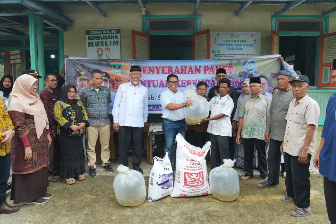 pemprov-sumbar-salurkan-52-ribu-bibit-ikan-untuk-pembudidaya-terdampak-bencana-di-solok pemprov-sumbar-salurkan-52-ribu-bibit-ikan-untuk-pembudidaya-terdampak-bencana-di-solok