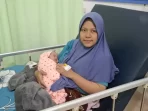 tiga-kali-bersalin-caesar-pakai-jkn,-utami-ungkap-tak-lagi-cemas-soal-biaya tiga-kali-bersalin-caesar-pakai-jkn,-utami-ungkap-tak-lagi-cemas-soal-biaya