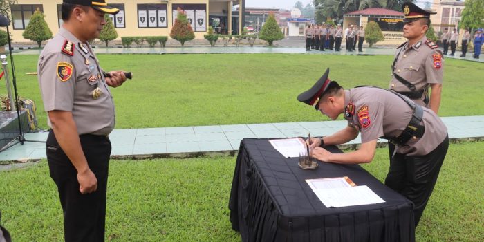kapolres-pasbar-pimpin-sertijab-kasat-polairud-dan-kapolsek-talamau,-akp-zulfikar-dilantik-sebagai-kasiwas