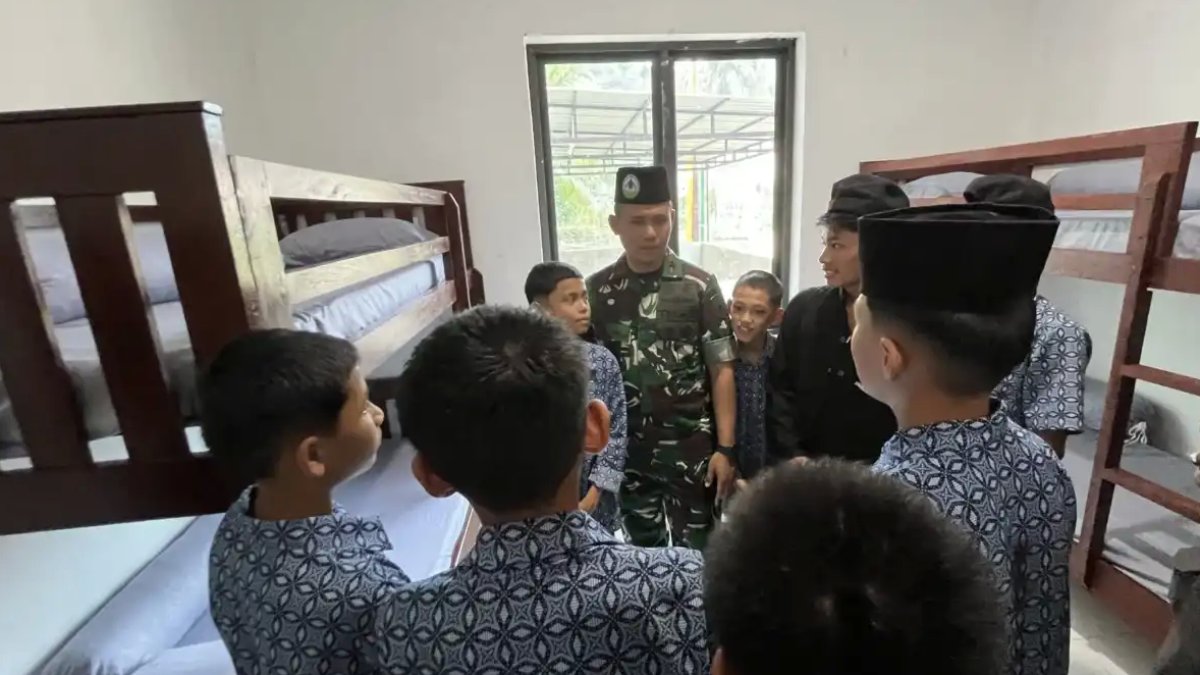 danrem-032/wbr-resmikan-renovasi-bangunan-panti-asuhan-darul-funun-el-abbasiyah-padang-jopang Danrem 032/WBR Brigjen TNI Aji Mimbarno meresmikan renovasi Panti Asuhan Darul Funun El-Abbasiyah di Limapuluh Kota.