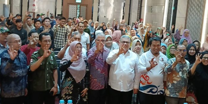 Ketua DPRD Sumbar Muhidi saat memberikan sosialisasi Perda Perlindungan Lingkungan Hidup untuk mencegah banjir di Padang.