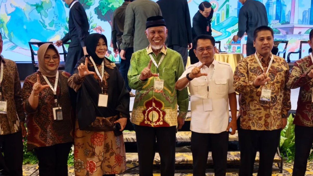 Gubernur Sumatera Barat Mahyeldi menghadiri bimbingan teknis kebijakan Nilai Ekonomi Karbon di Jakarta.
