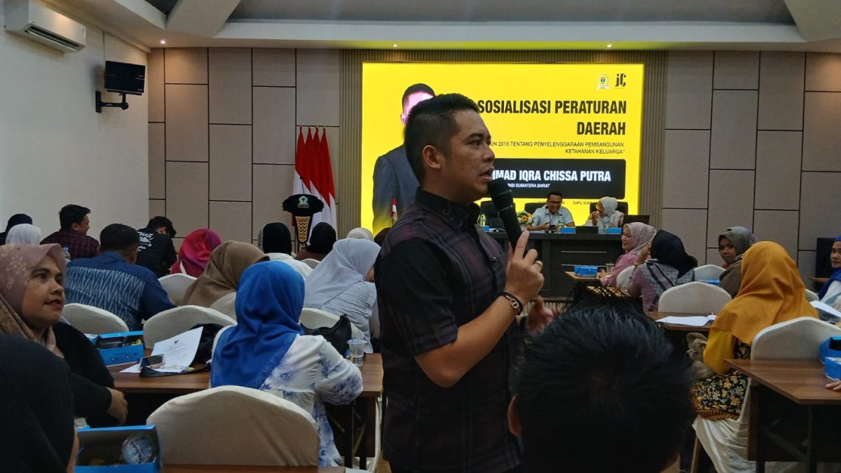 iqra-chissa-sosialisasikan-perda-no.-17-tahun-2018-tentang-ketahanan-keluarga Iqra Chissa menyosialisasikan Perda Ketahanan Keluarga kepada masyarakat di Kota Padang untuk menghadapi era digital.