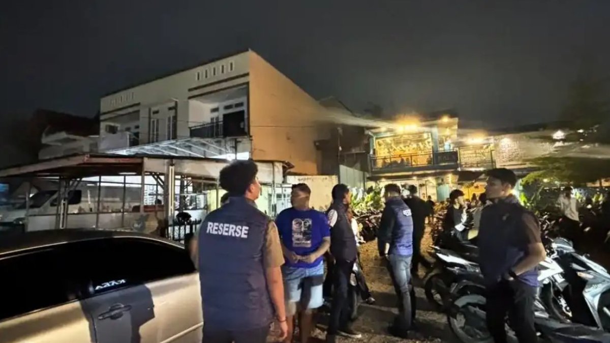 polda-sumbar-intensifkan-patroli-siaga,-cegah-kejahatan-jalanan-di-padang Personel Polda Sumbar melakukan patroli malam untuk mencegah kejahatan jalanan di Kota Padang.