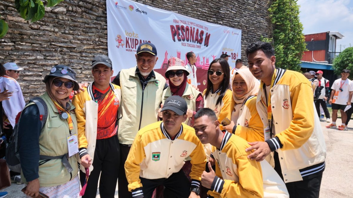 beri-dukungan-moral-bagi-atlet-soina-sumbar,-gubernur-mahyeldi-hadir-di-kupang Gubernur Mahyeldi menyemangati atlet disabilitas Sumatera Barat di ajang PESONAS II Kupang.