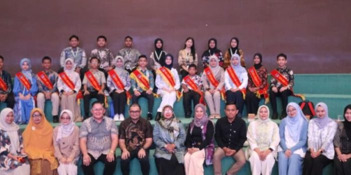 Peserta Forum Anak Kota Padang mengikuti pembekalan Pelopor dan Pelapor untuk pencegahan kekerasan di Youth Center.
