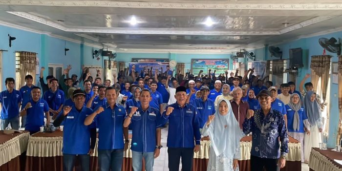Sabar AS mengukuhkan 11 pengurus ranting Partai Demokrat di Dapil Pasaman III, Kecamatan Rao.